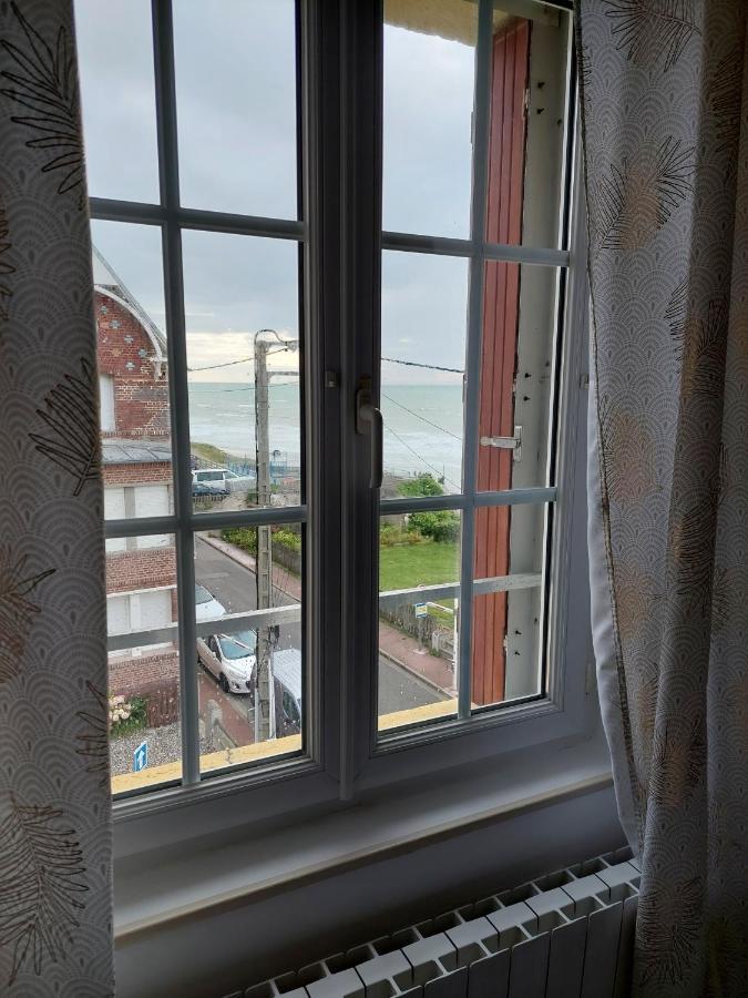 Au Gre Des Marees 2 Appartement Face A La Mer 2Eme Etage Ault Bagian luar foto