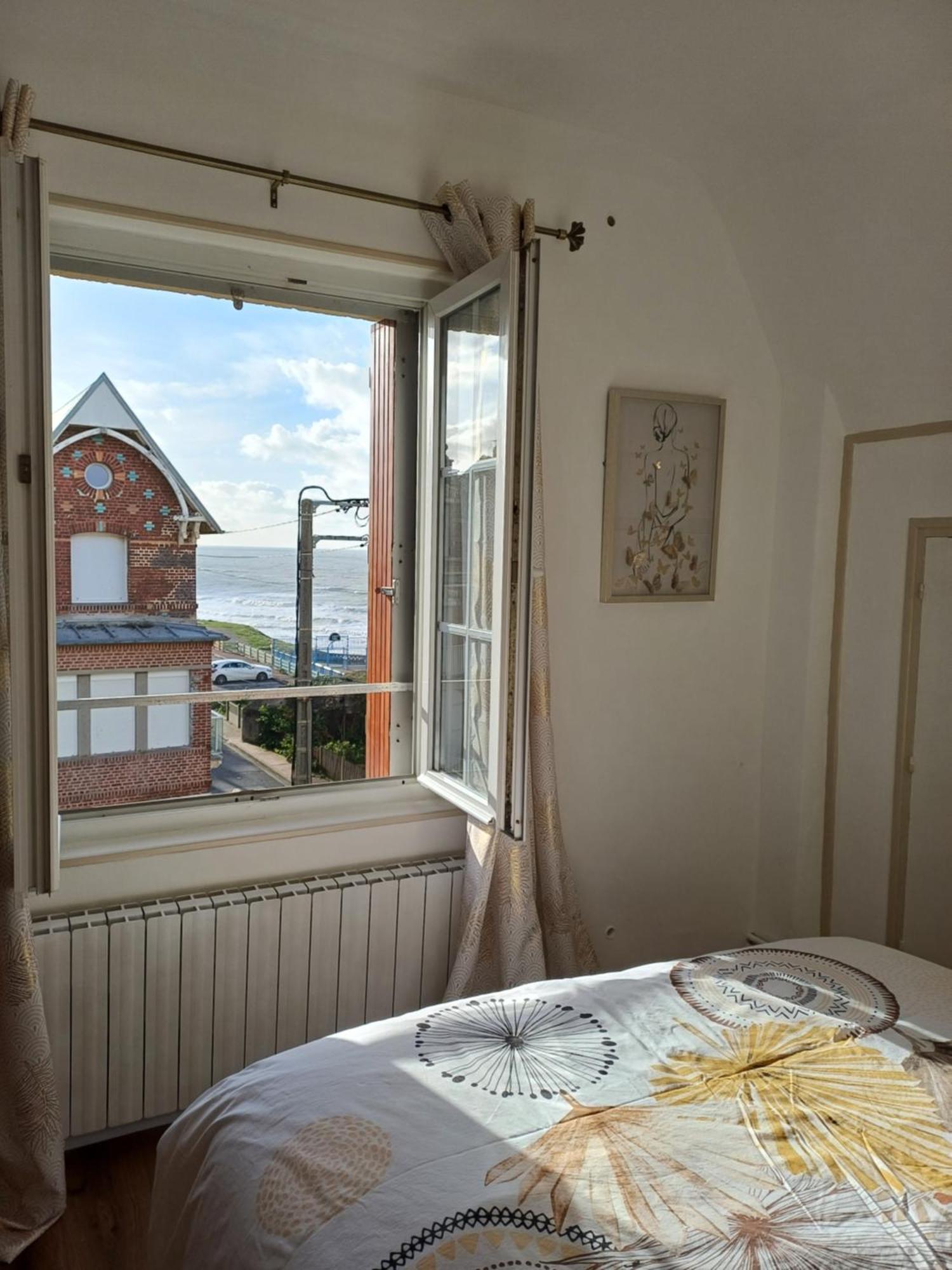 Au Gre Des Marees 2 Appartement Face A La Mer 2Eme Etage Ault Bagian luar foto