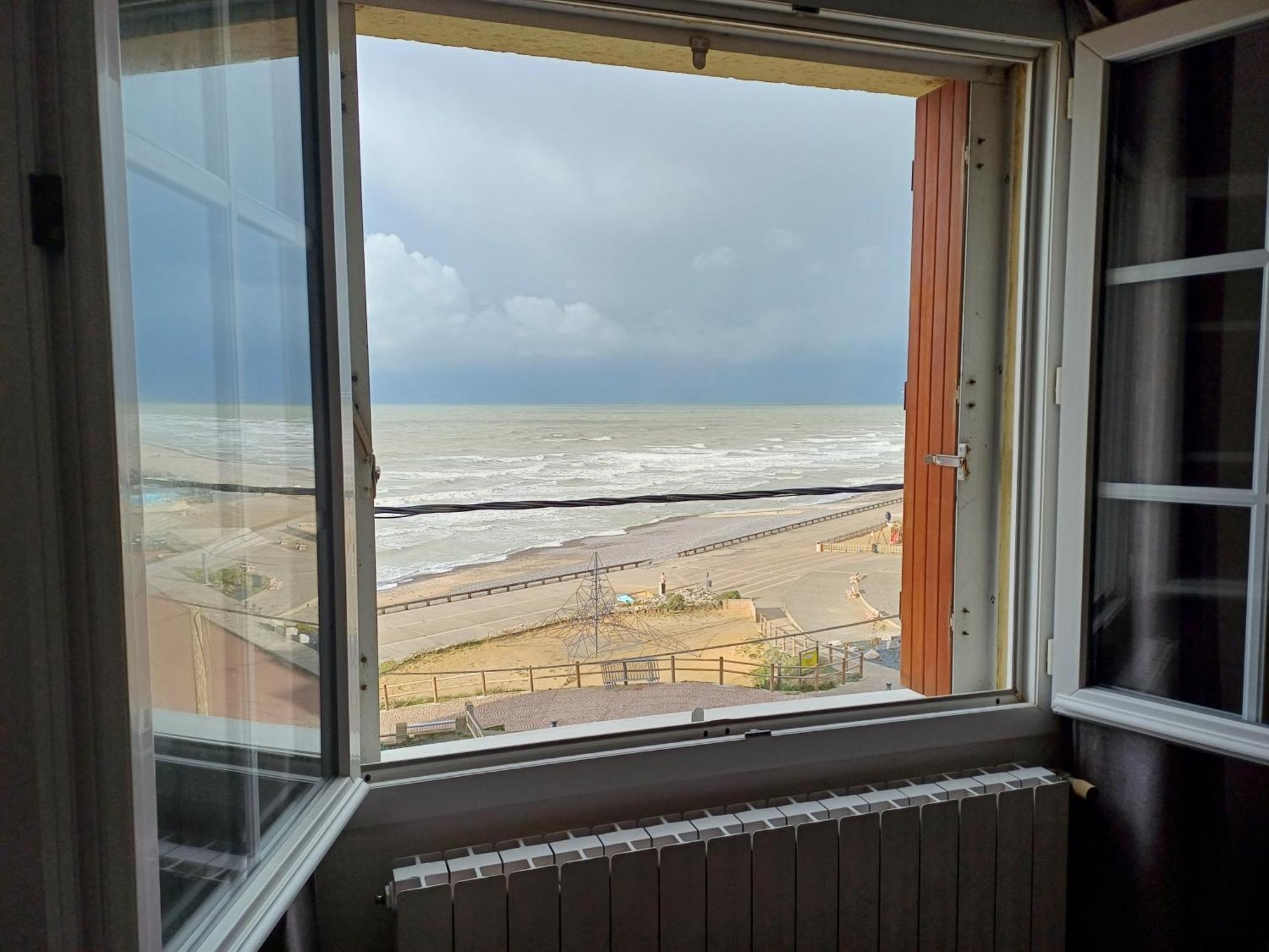 Au Gre Des Marees 2 Appartement Face A La Mer 2Eme Etage Ault Bagian luar foto